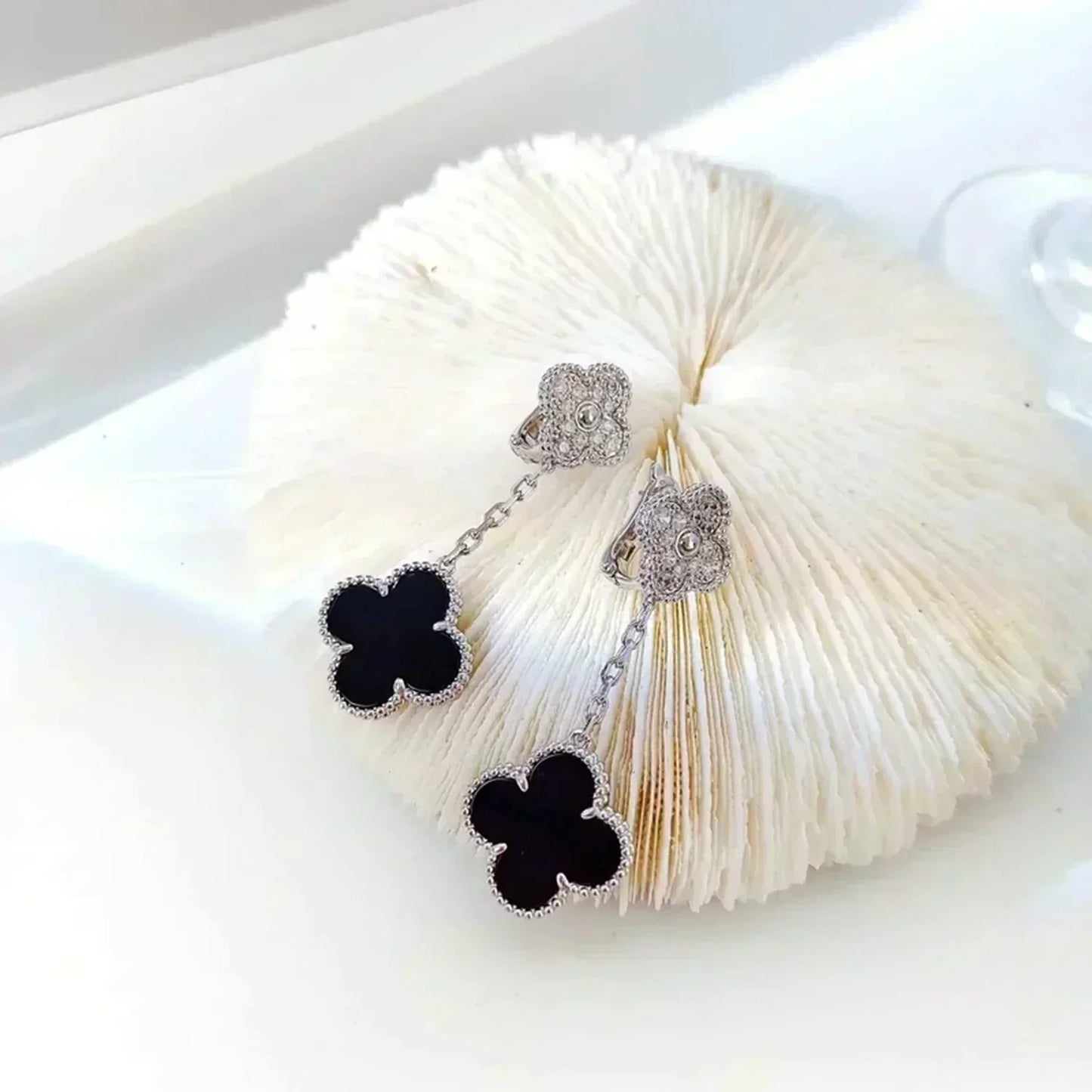 [Shinejoy]CLOVER 2 MOTIFS  DIAMOND ONYX EARRINGS SILVER