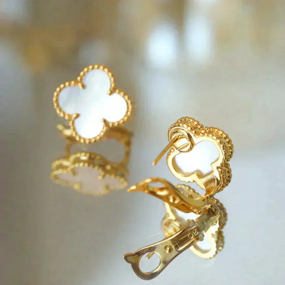 [Shinejoy]CLOVER MEDIUM 1 MOTIFS  WHITE MOP STUD EARRINGS
