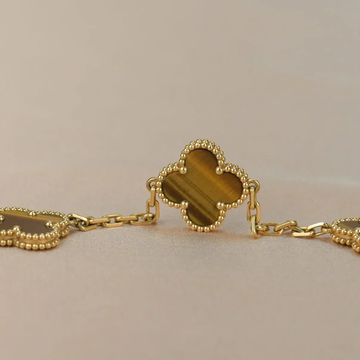 [Shinejoy] CLOVER 5 MOTIFS TIGER EYE BRACELET COLLECTION