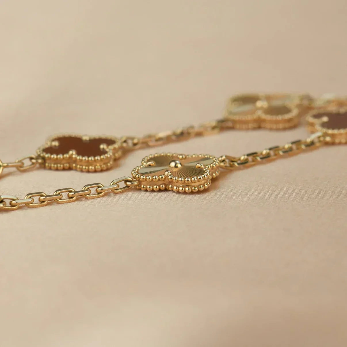 [Shinejoy] CLOVER 5 MOTIF RED CORNELIAN BRACELET COLLECTION