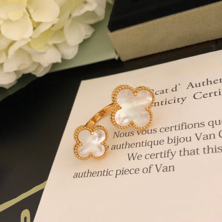 [Shinejoy]CLOVER BETWEEN THE FINGER RING